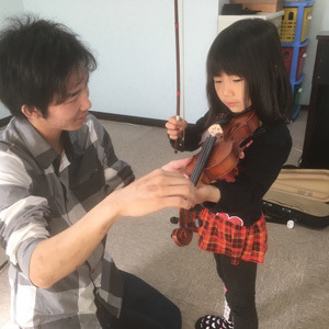 赤磐本店に新しいバイオリンの先生が来られます。